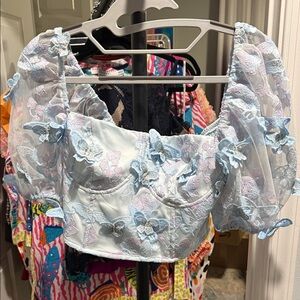 Elegant Blue Floral Women's Top butterfly lace size small EUC
